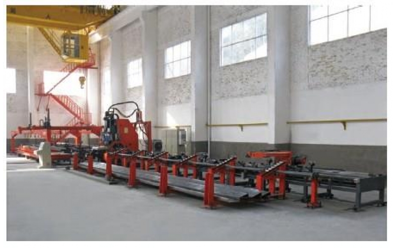 COMUP系列汽車縱梁平板、U型梁數控沖孔生產線